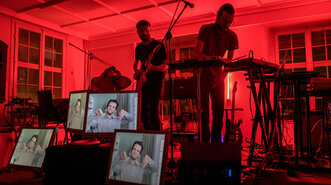 Guy Mandon presents his new album on the image format GIFs